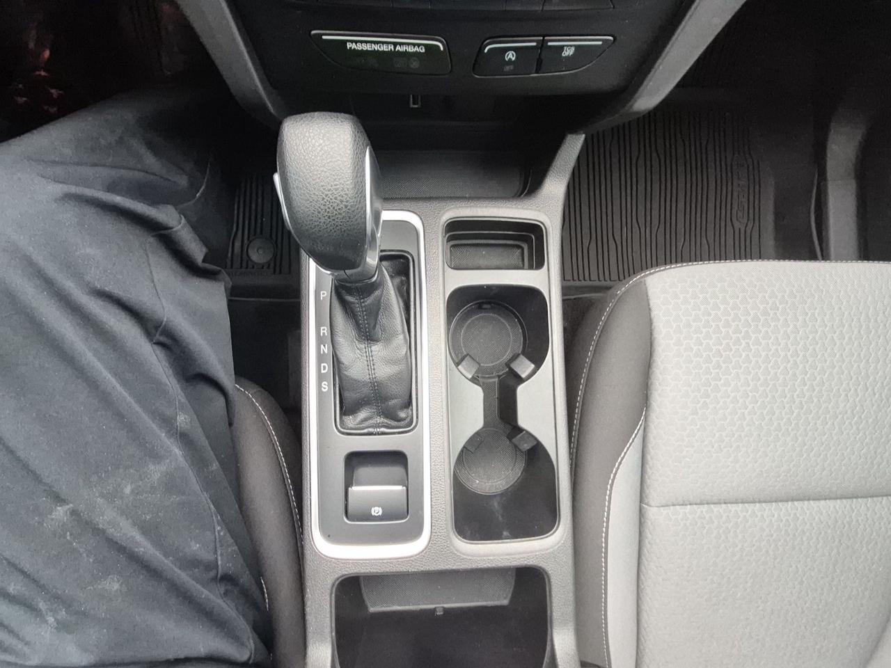 2018 Ford Escape LOCAL TRADE, LOW KM'S! SE MODEL, LIKE NEW! Photo