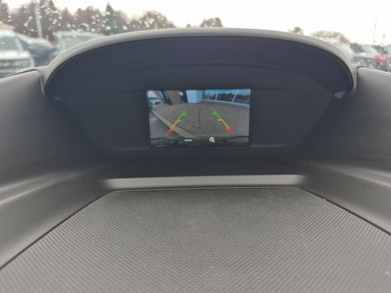 2018 Ford Escape LOCAL TRADE, LOW KM'S! SE MODEL, LIKE NEW! Photo