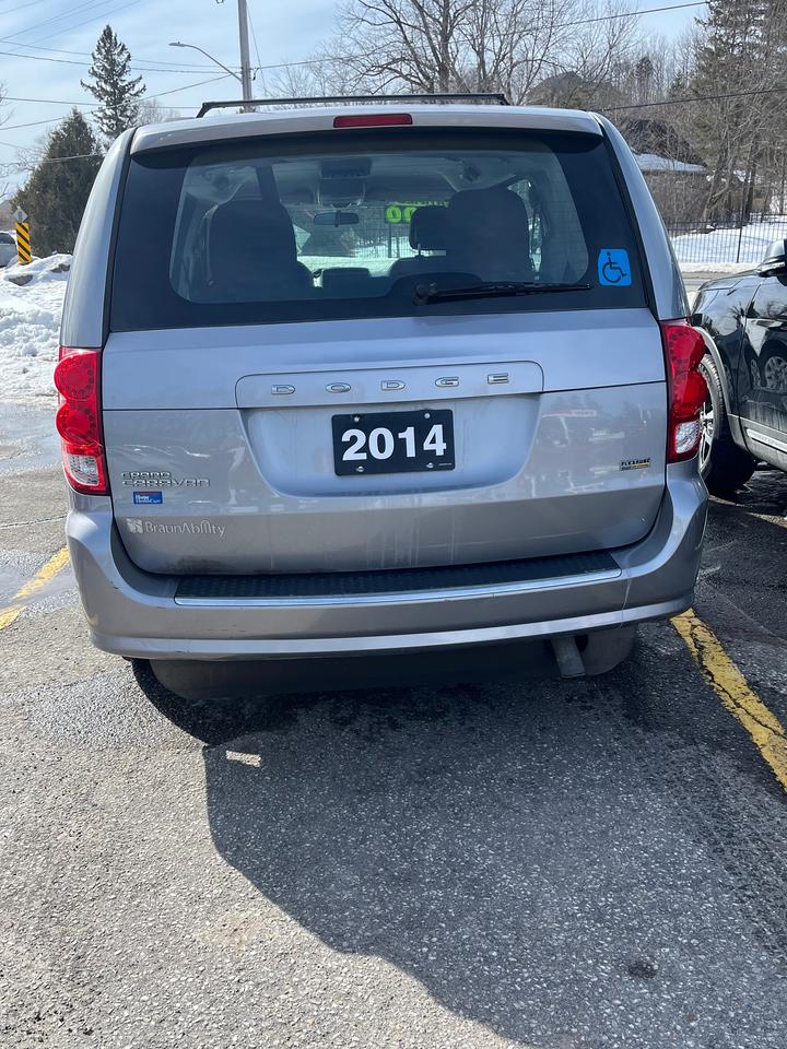 2014 Dodge Grand Caravan SE Photo4