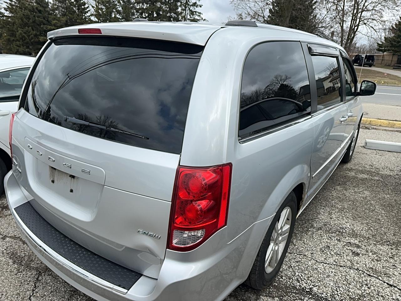 2011 Dodge Grand Caravan Crew Photo2