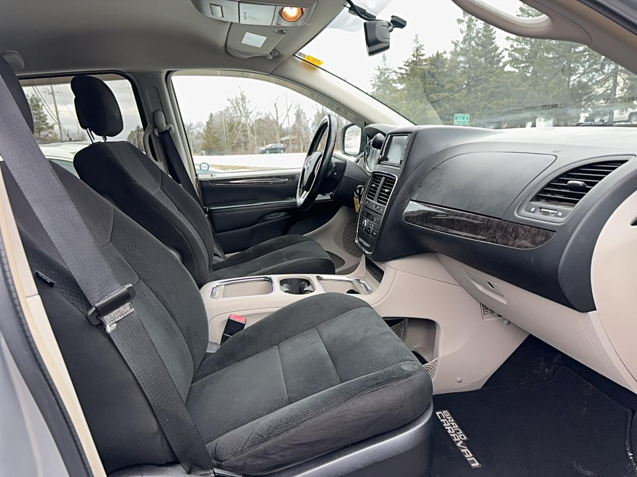 2011 Dodge Grand Caravan Crew Photo4