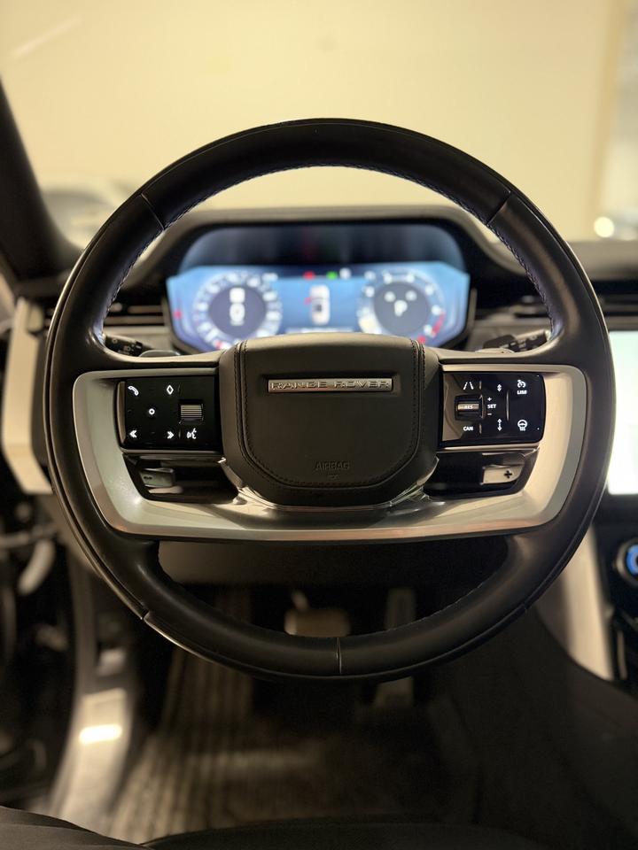 2023 Land Rover Range Rover SE Photo