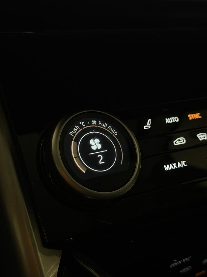 2023 Land Rover Range Rover SE Photo