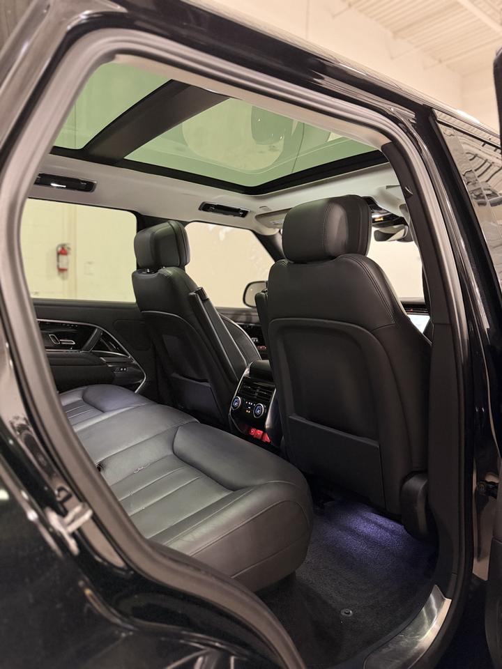 2023 Land Rover Range Rover SE Photo