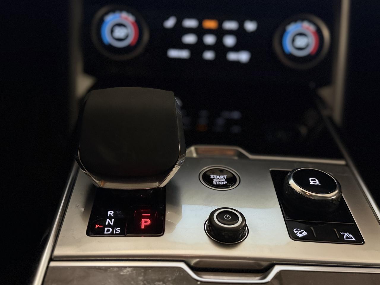 2023 Land Rover Range Rover SE Photo