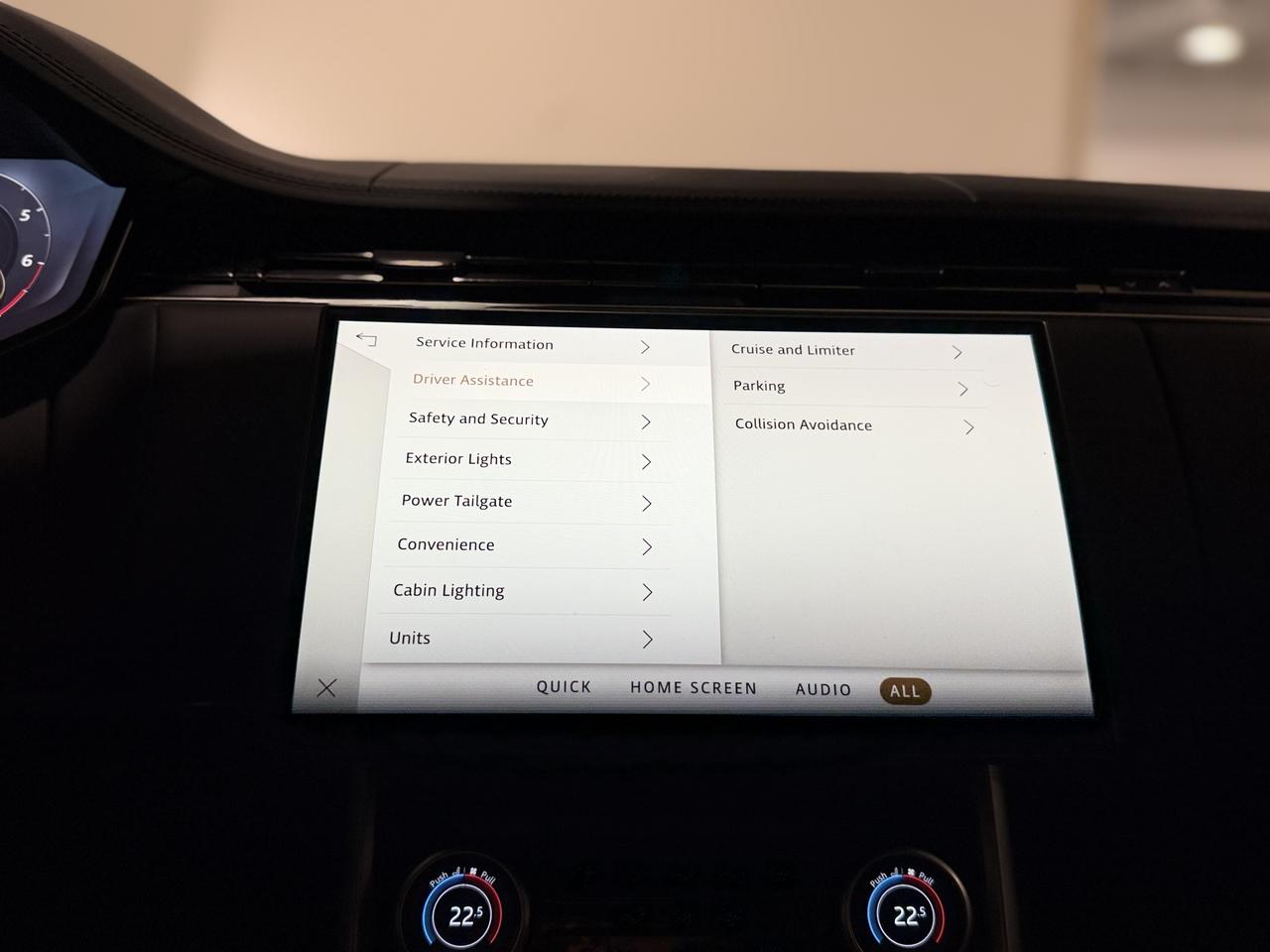 2023 Land Rover Range Rover SE Photo