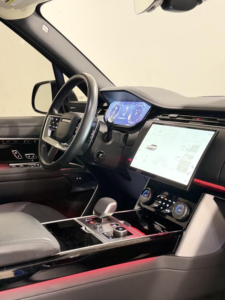 2023 Land Rover Range Rover SE Photo