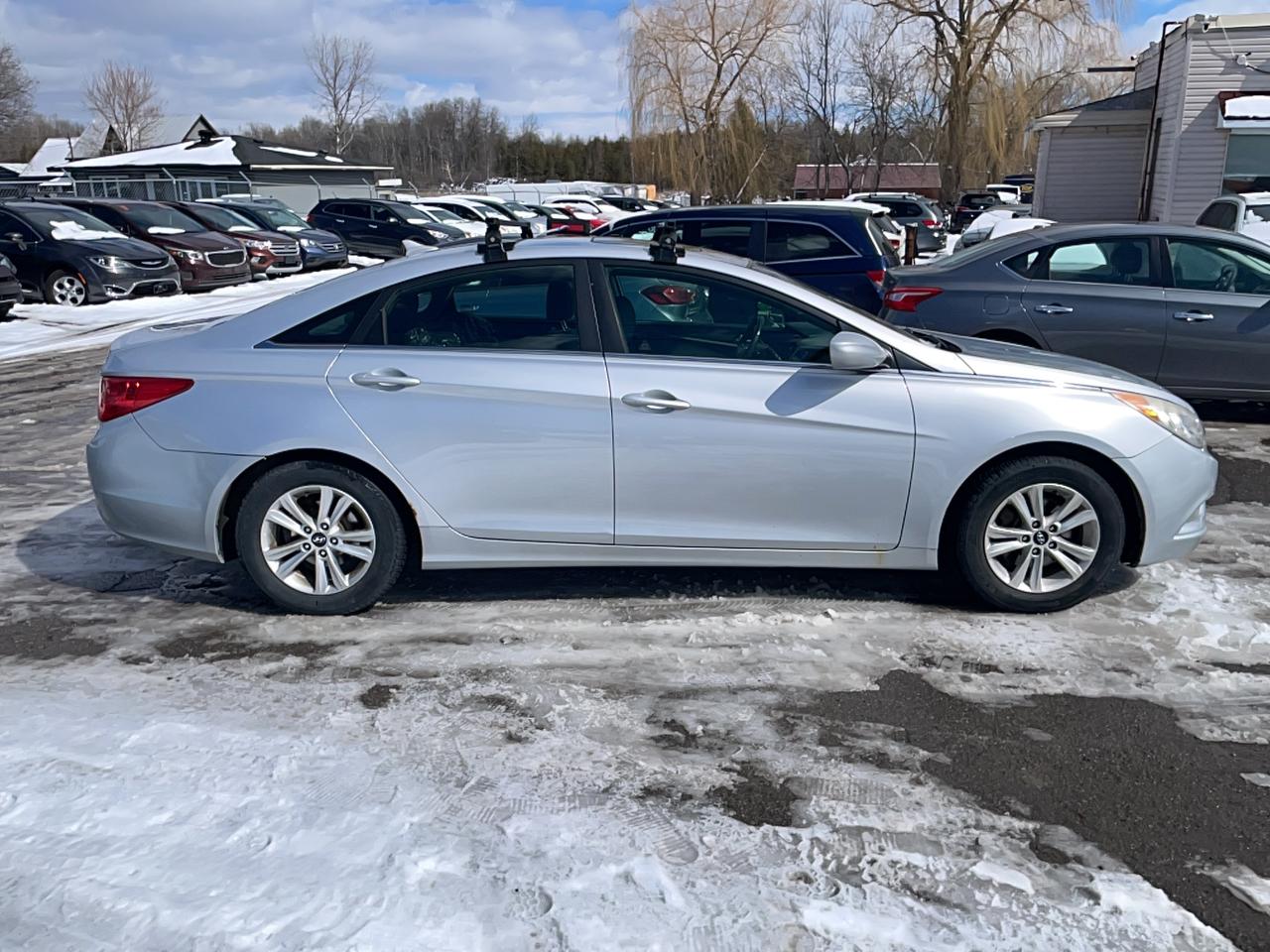 2012 Hyundai Sonata GLS Photo2
