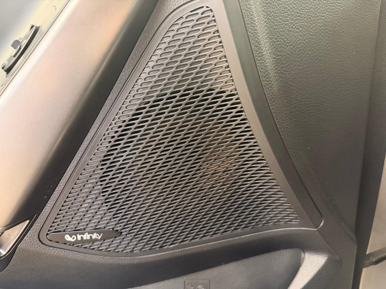 2017 Hyundai Santa Fe Sport Limited+2.0T AWD+Pano Roof+BSM+Cooled Seats+GPS Photo4