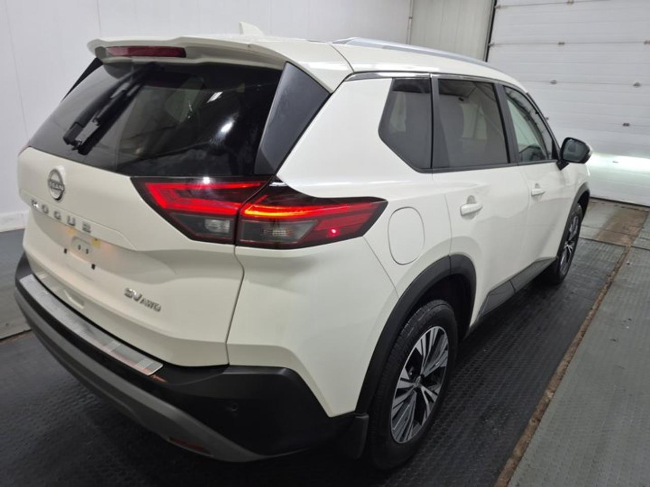 2023 Nissan Rogue SV AWD | Sunroof | 360 Camera | Remote Start | CarPlay + Android | Power Seats | and More ! Photo