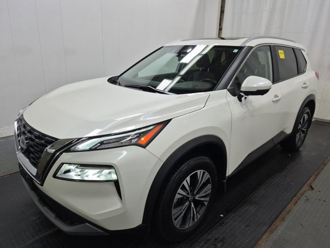 2023 Nissan Rogue SV AWD | Sunroof | 360 Camera | Remote Start | CarPlay + Android | Power Seats | and More ! Photo0