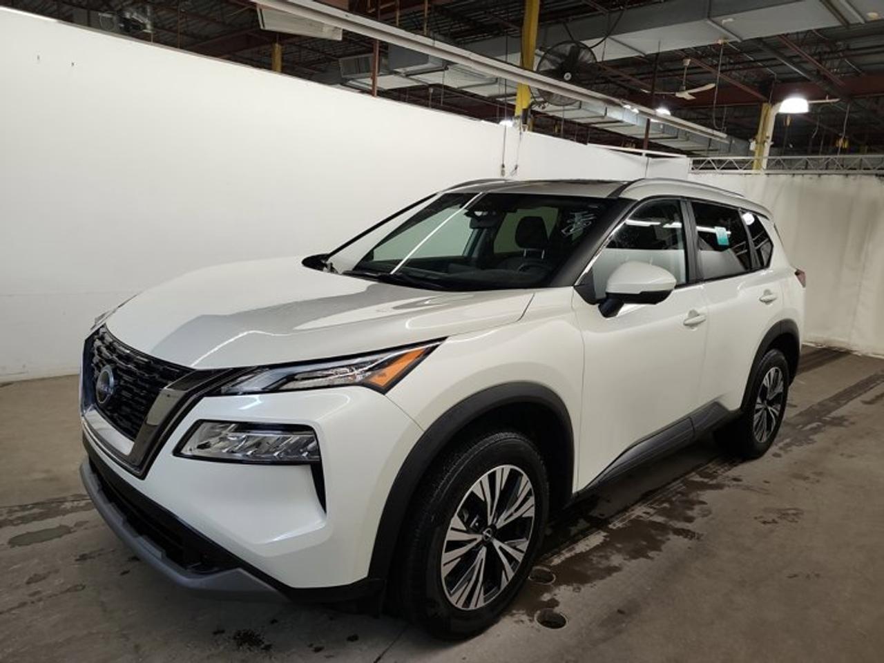 2023 Nissan Rogue SV AWD | Sunroof | 360 Camera | Remote Start | CarPlay + Android | Power Seats | and More ! Photo