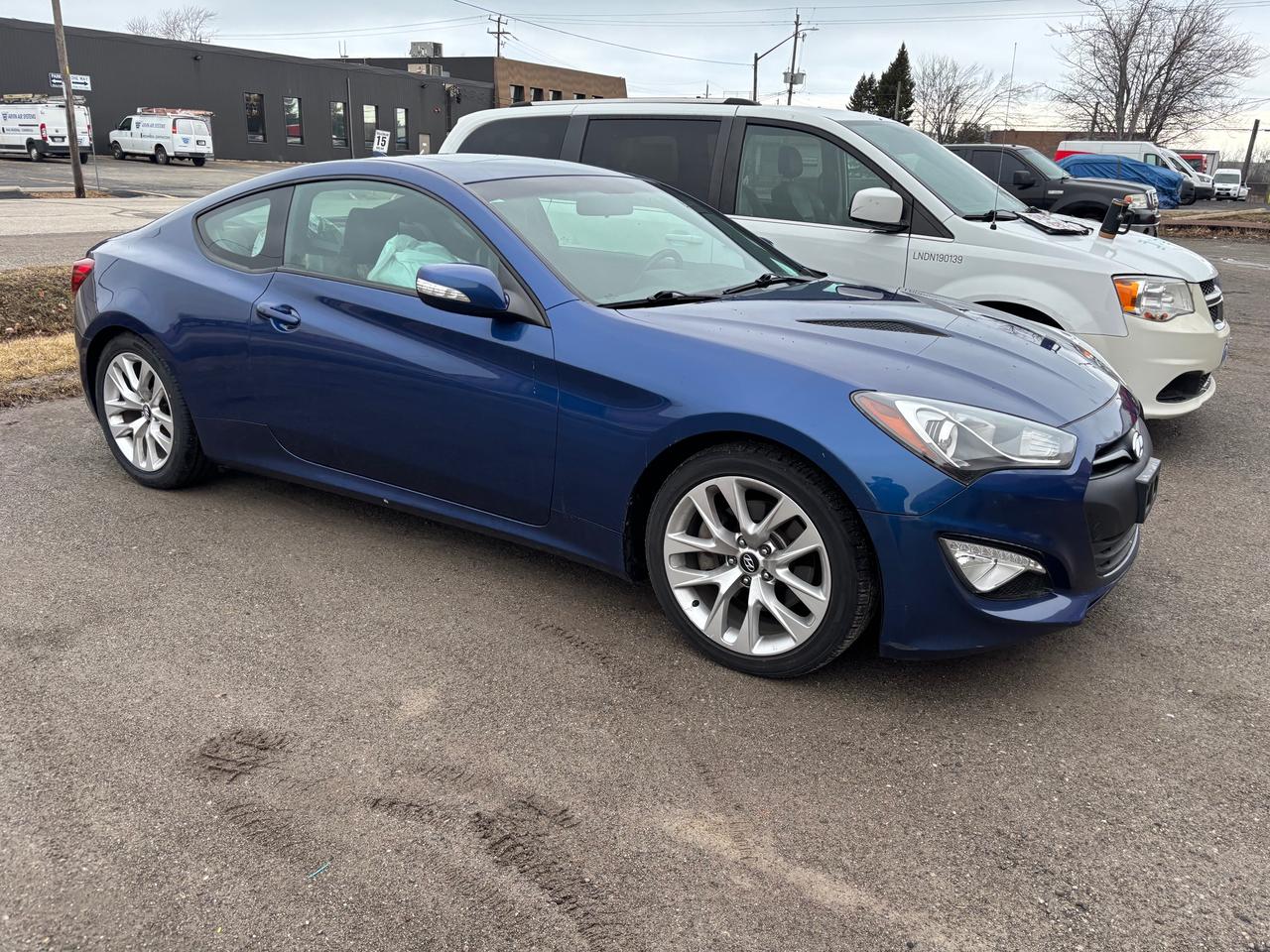 2014 Hyundai Genesis Coupe 2dr I4 Auto Premium Photo3