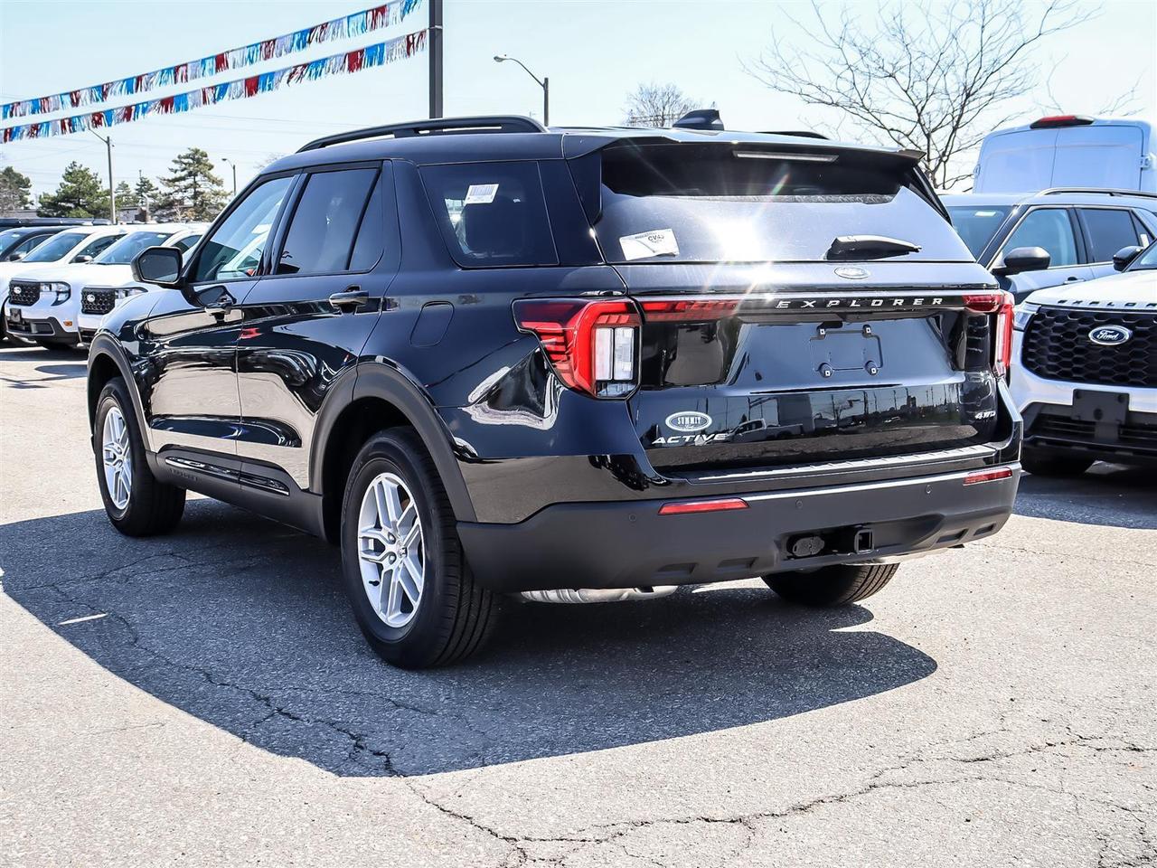 2026 Ford Explorer Active Photo4
