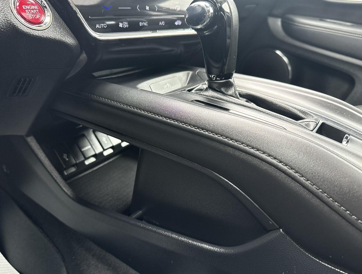 2016 Honda HR-V 4WD 4dr CVT EX-L w/Navi Photo