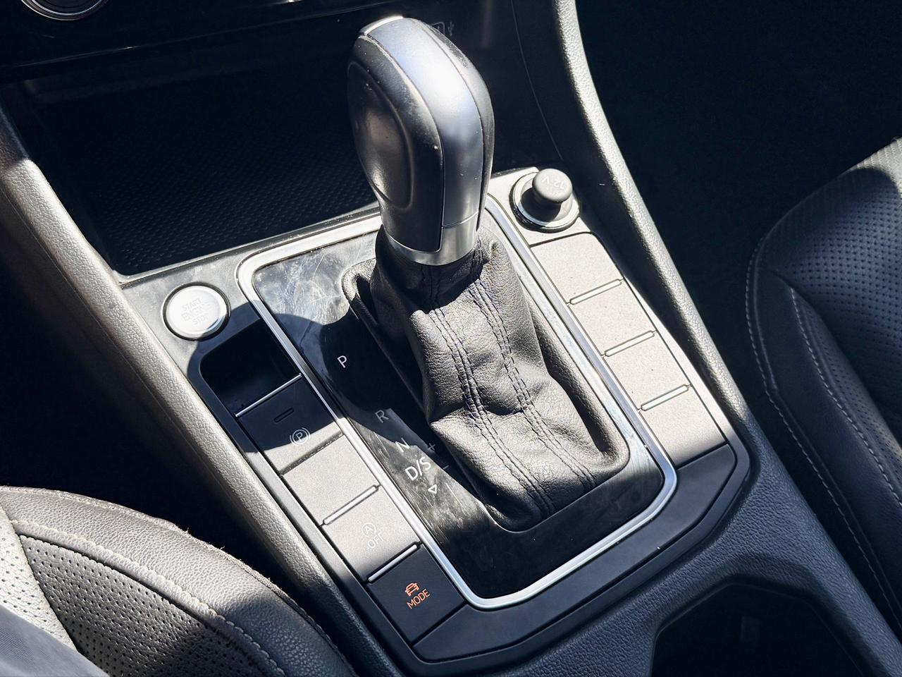 2019 Volkswagen Jetta FINANCING AVAILABLE Photo12