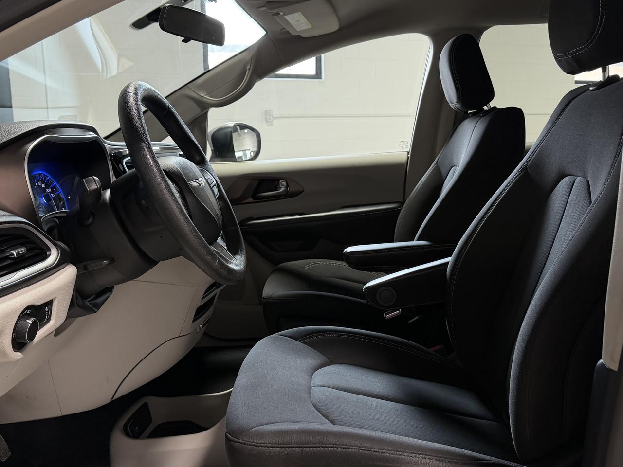 2021 Chrysler Grand Caravan SE Photo4