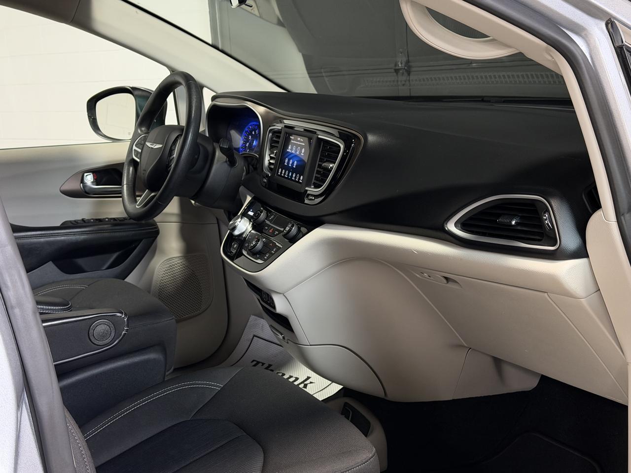 2021 Chrysler Grand Caravan SE Photo