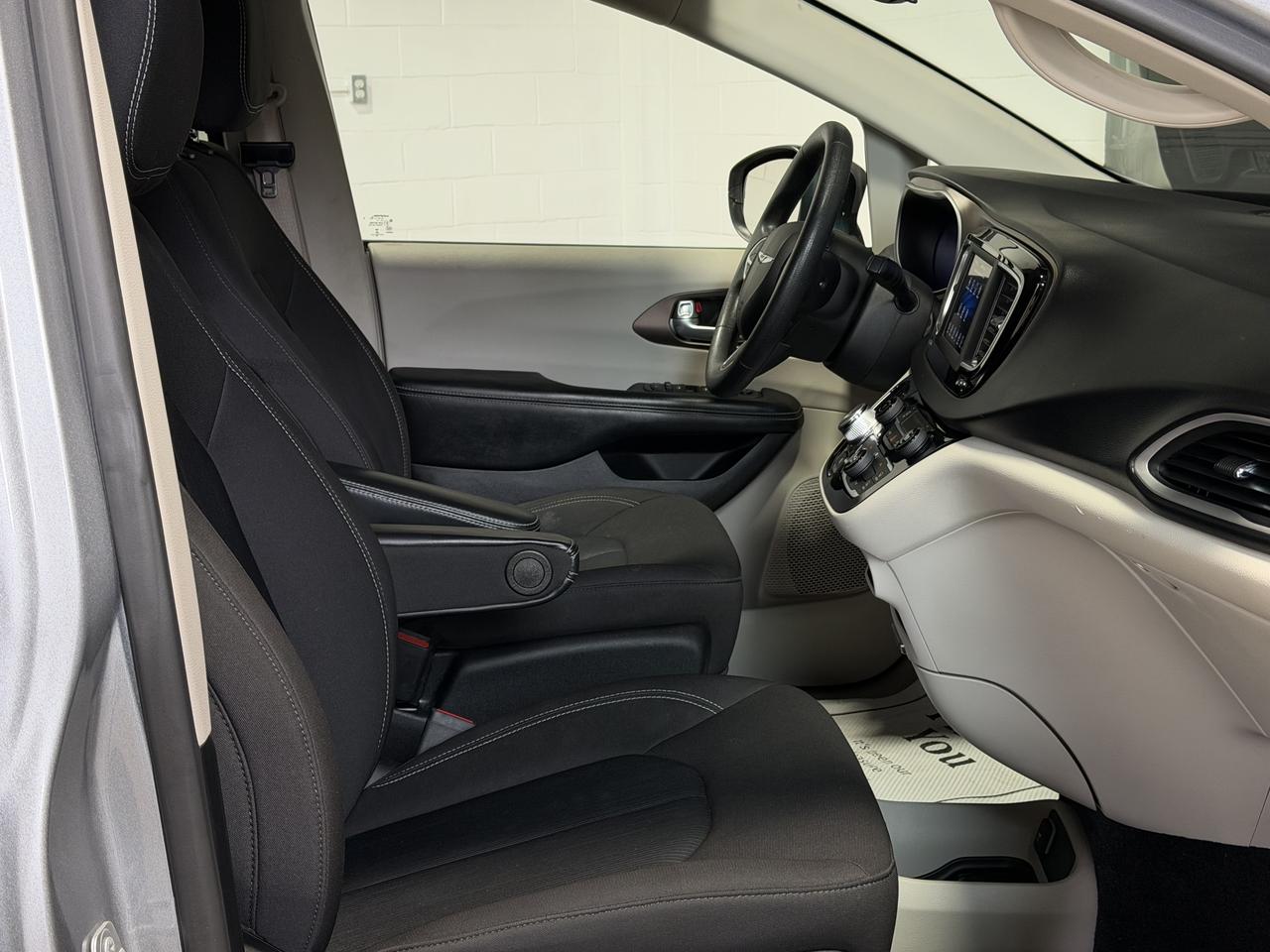 2021 Chrysler Grand Caravan SE Photo