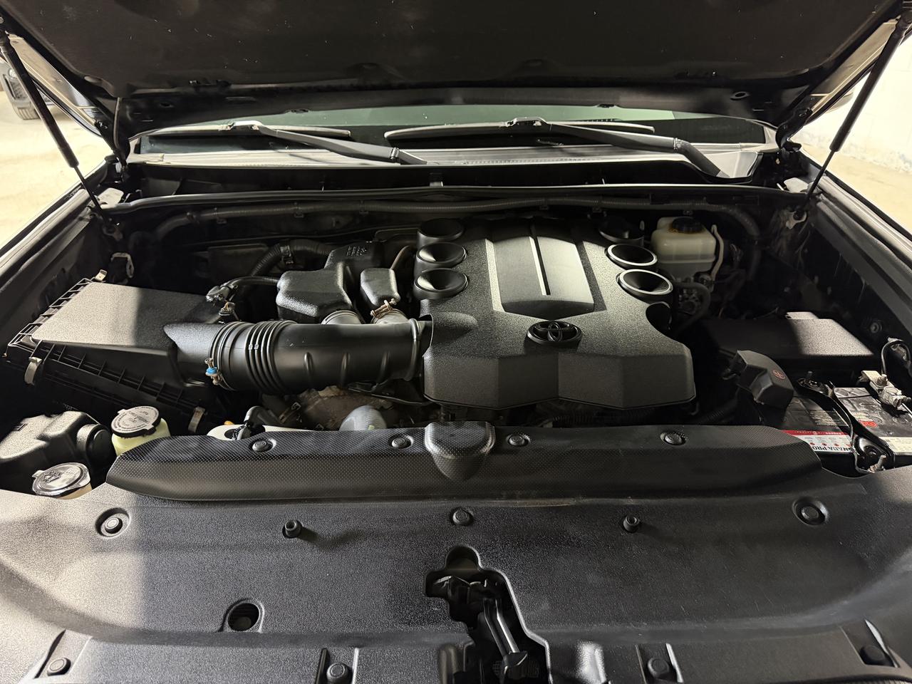 2016 Toyota 4Runner Limited SR5 Photo