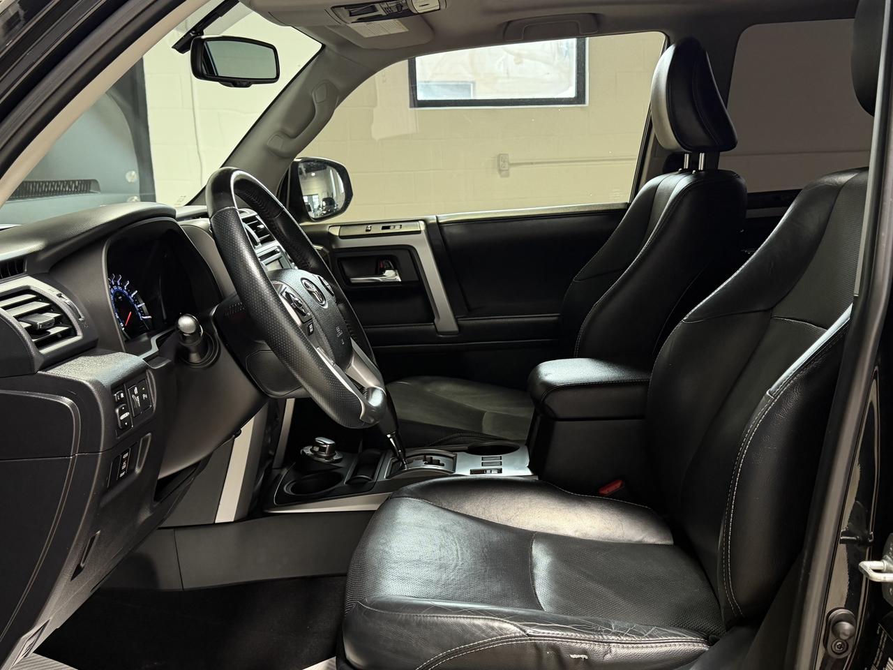 2016 Toyota 4Runner Limited SR5 Photo4