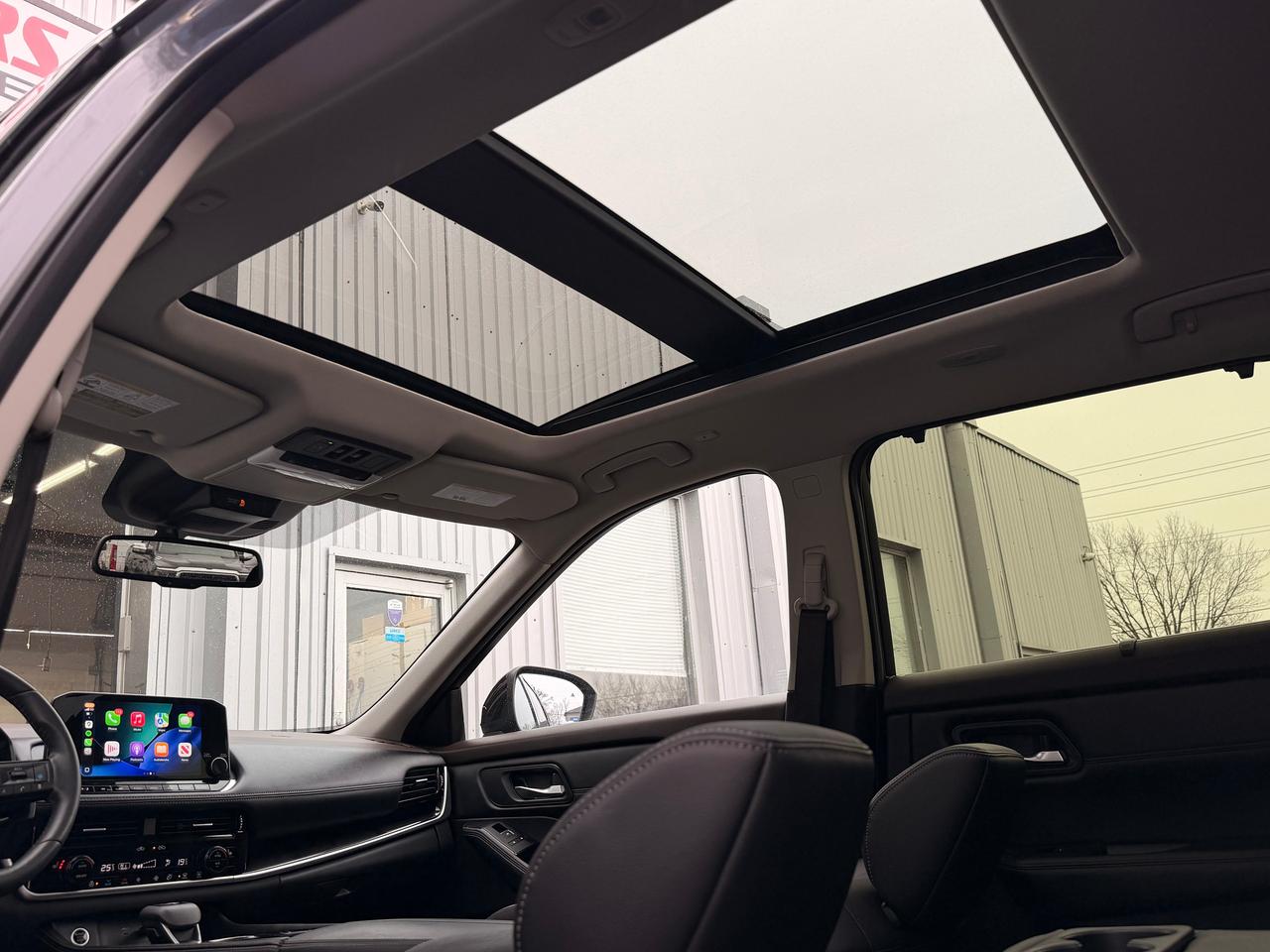 2023 Nissan Rogue SL AWD+PanoRoof+360Camera+DriverAssist+CLEANCARFAX Photo3