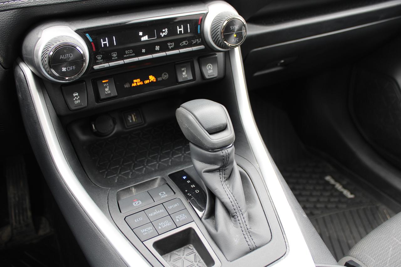 2025 Toyota RAV4 XLE AWD Photo