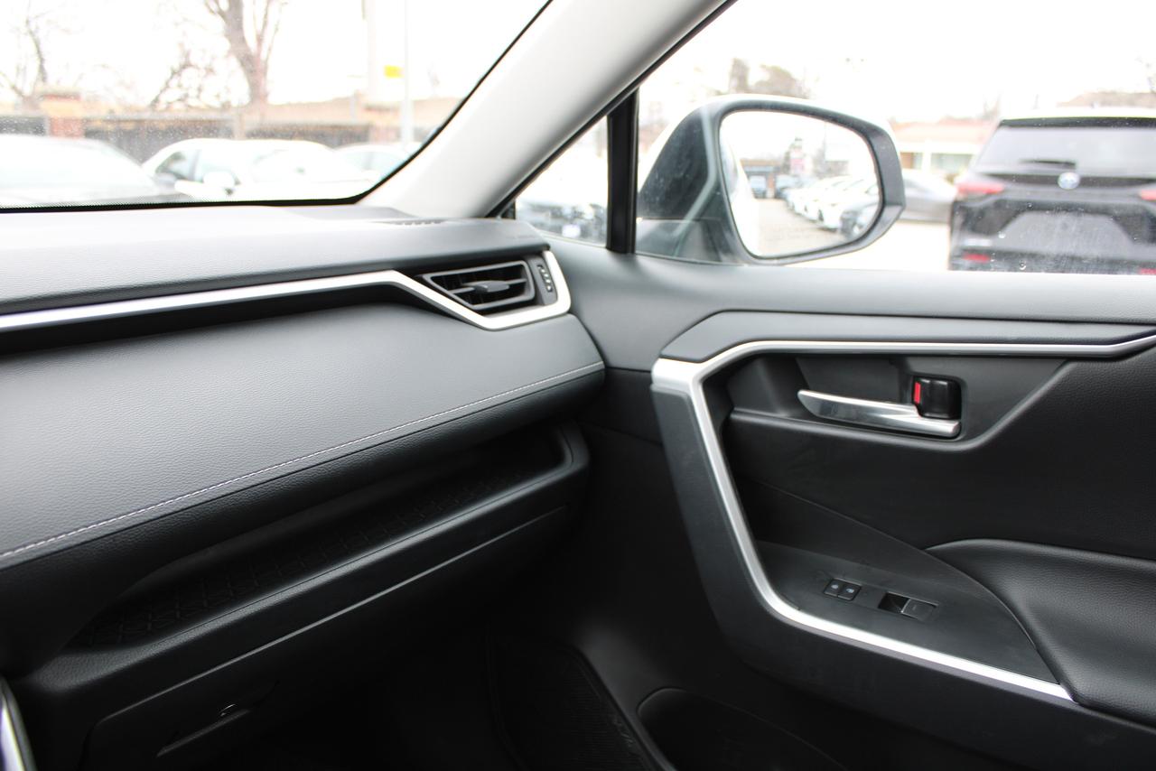 2025 Toyota RAV4 XLE AWD Photo