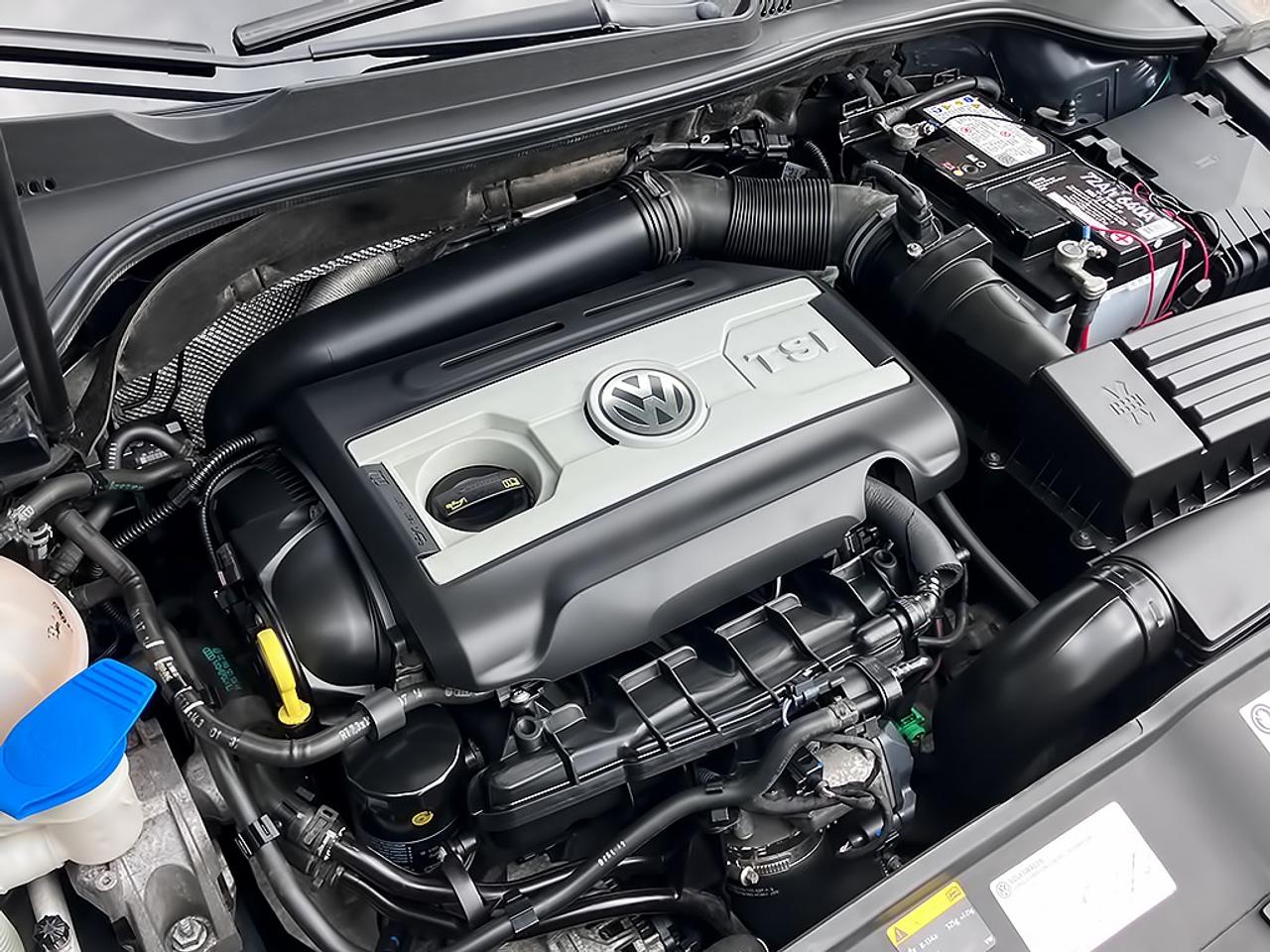 2015 Volkswagen Eos WOLFSBURG|PANOROOF|LEATHER|ALLOYS|PWR TOP Photo