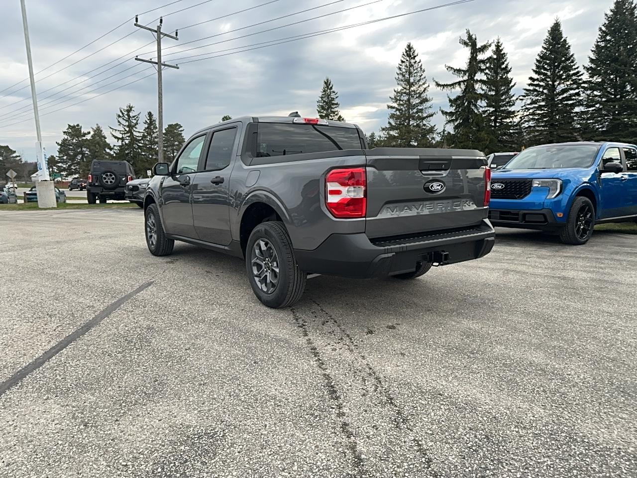 2026 Ford Maverick XLT SuperCrew Hybrid AWD Photo3