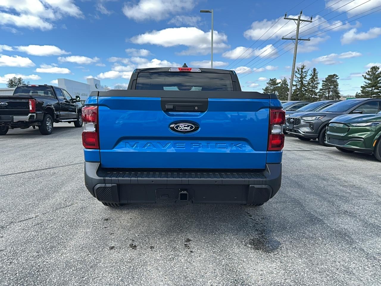 2026 Ford Maverick Lariat SuperCrew Hybrid AWD Photo3