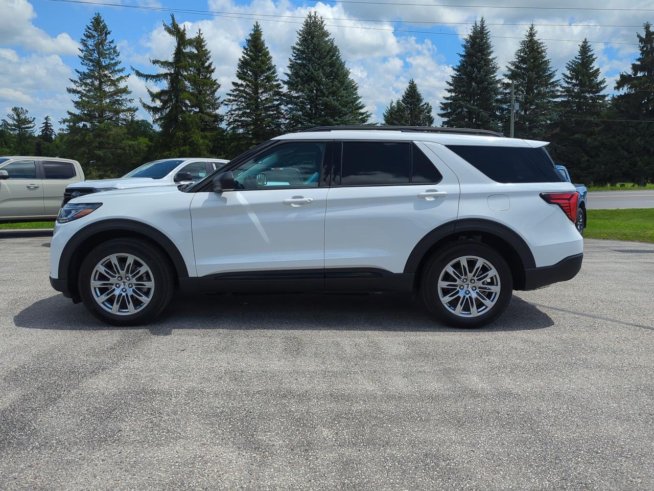 2026 Ford Explorer Active 4WD Photo2