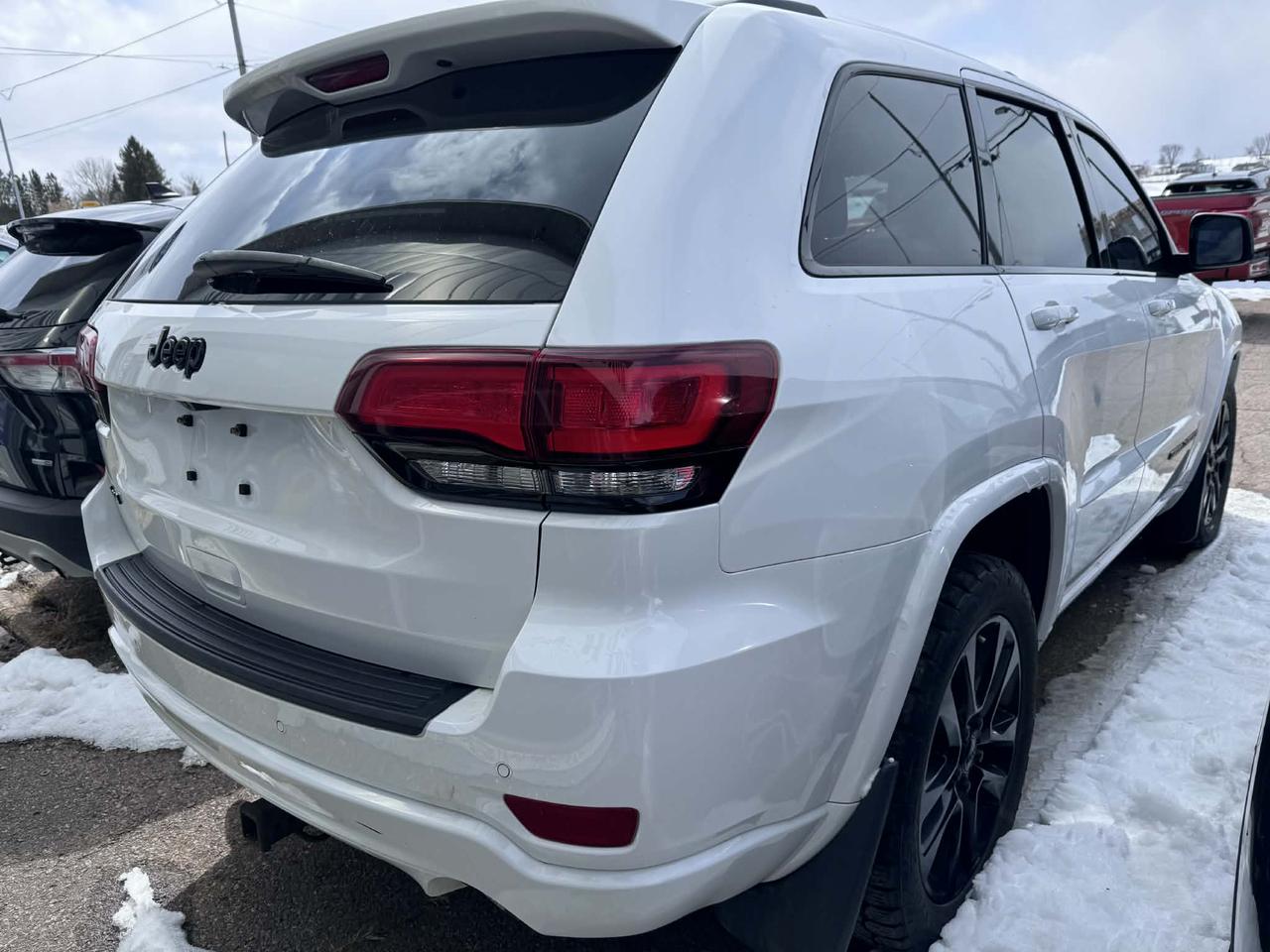 2019 Jeep Grand Cherokee Altitude Photo3