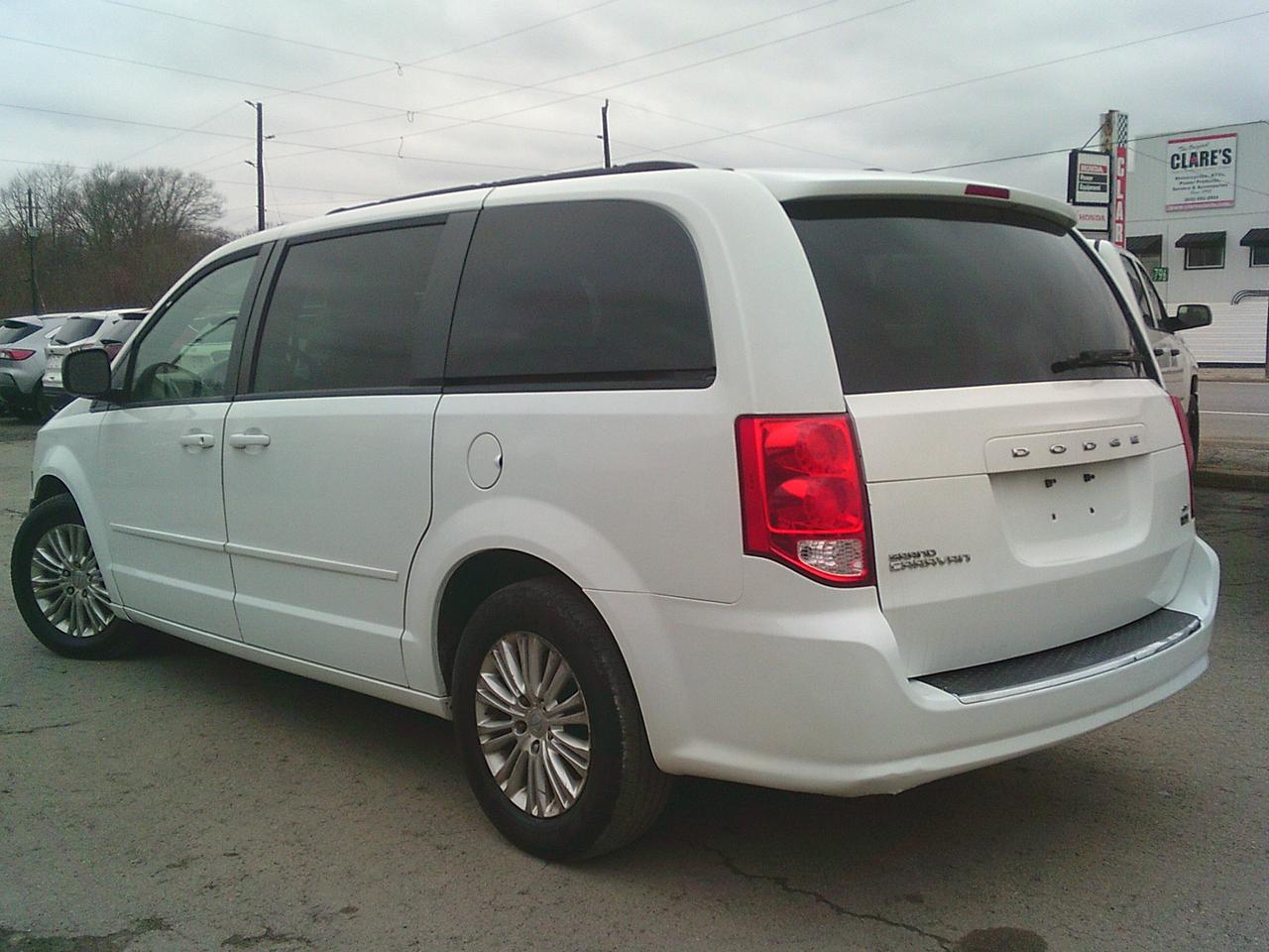 2014 Dodge Grand Caravan stow-go 4dr Wgn SXT + STOW N GO Photo