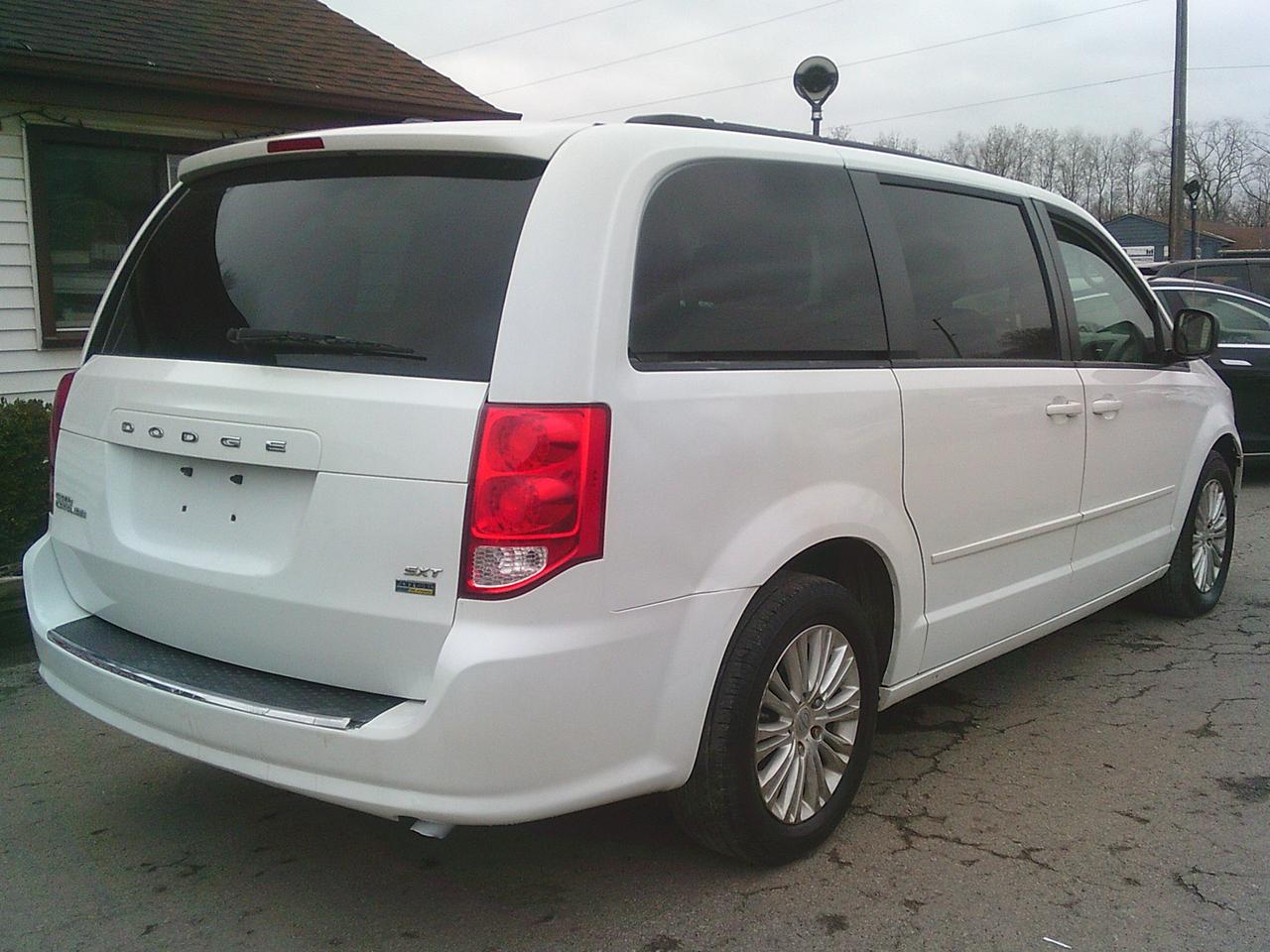 2014 Dodge Grand Caravan stow-go 4dr Wgn SXT + STOW N GO Photo