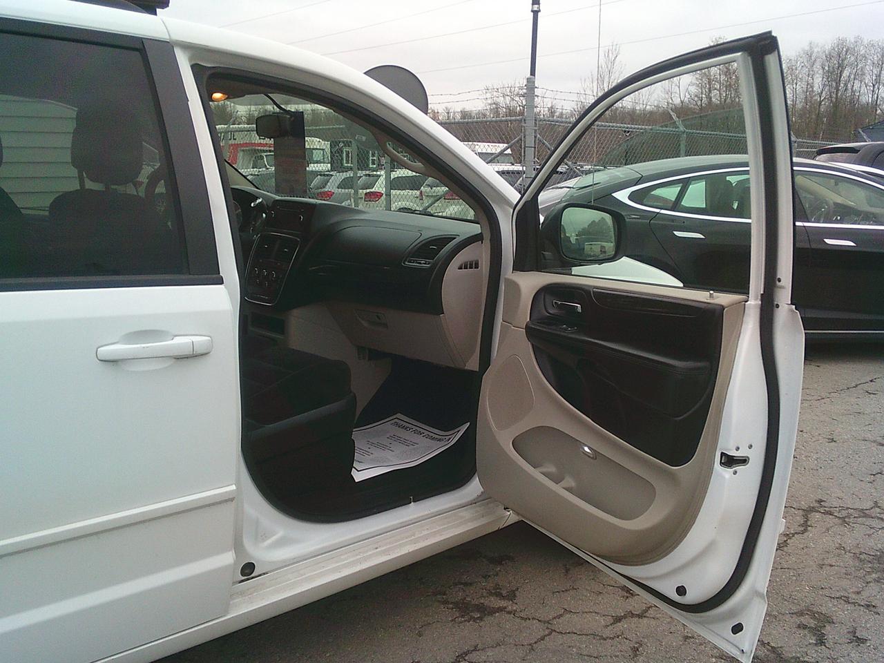 2014 Dodge Grand Caravan stow-go 4dr Wgn SXT + STOW N GO Photo