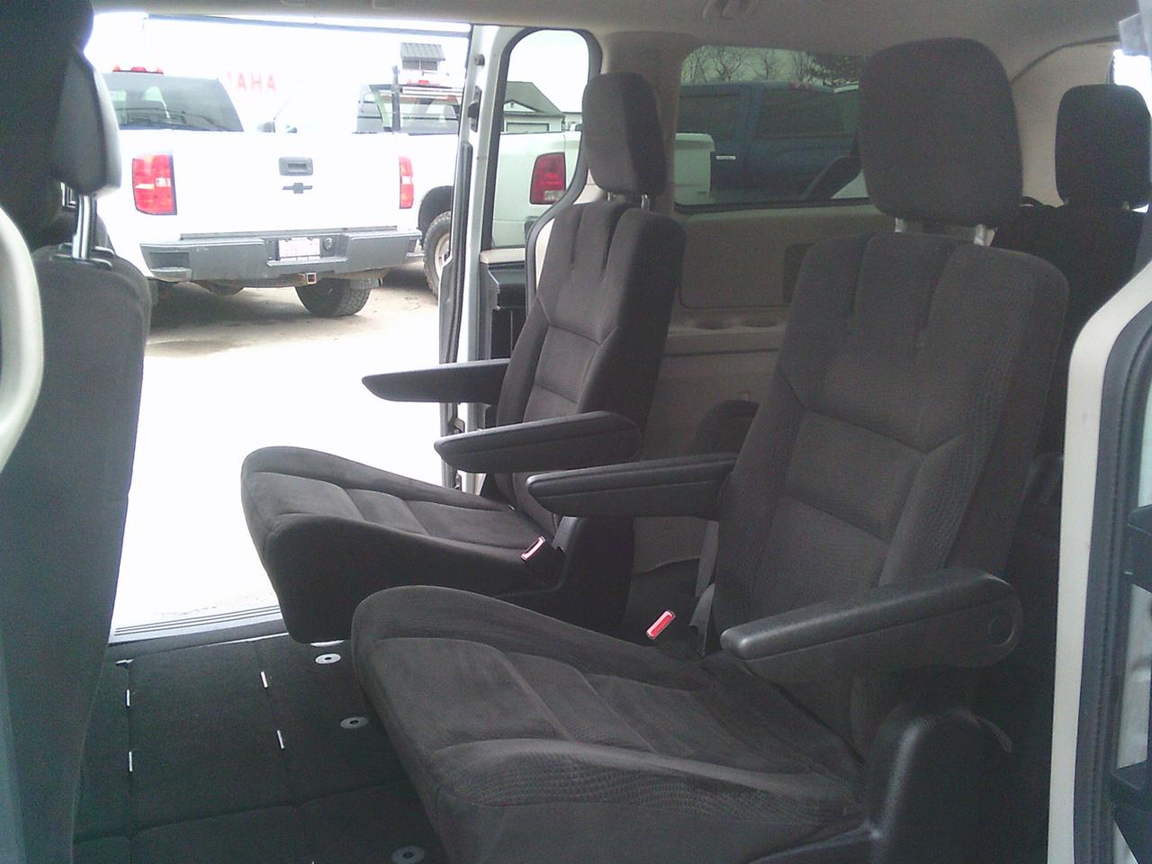 2014 Dodge Grand Caravan stow-go 4dr Wgn SXT + STOW N GO Photo