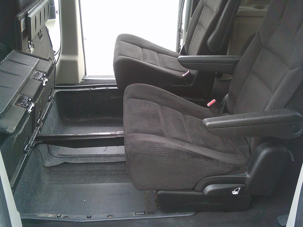 2014 Dodge Grand Caravan stow-go 4dr Wgn SXT + STOW N GO Photo