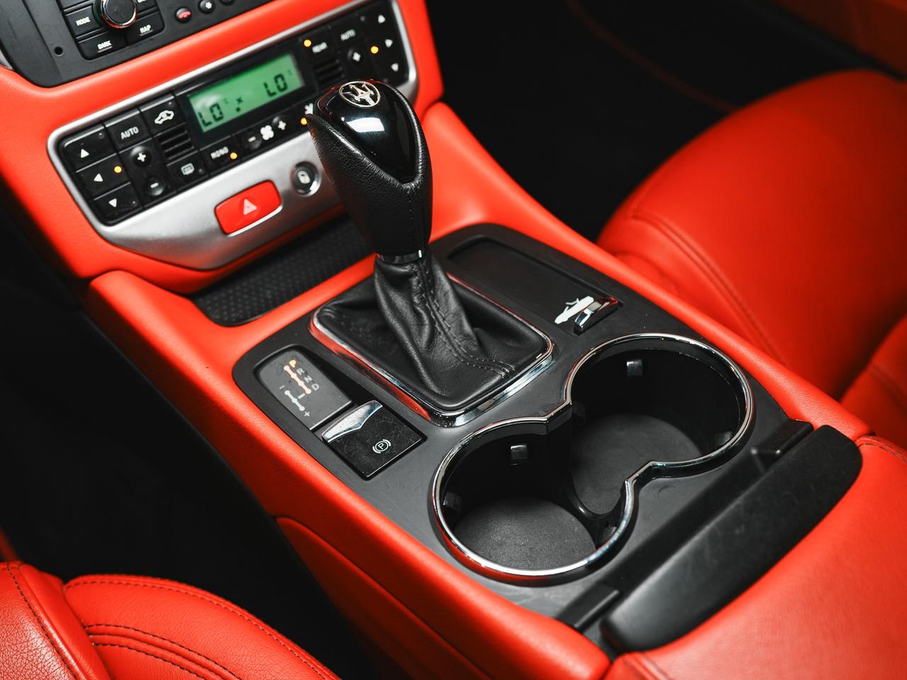 2010 Maserati GranTurismo Convertible GRANTURISMO | CONVERTIBLE | BOSE | MATTE | 20 IN Photo