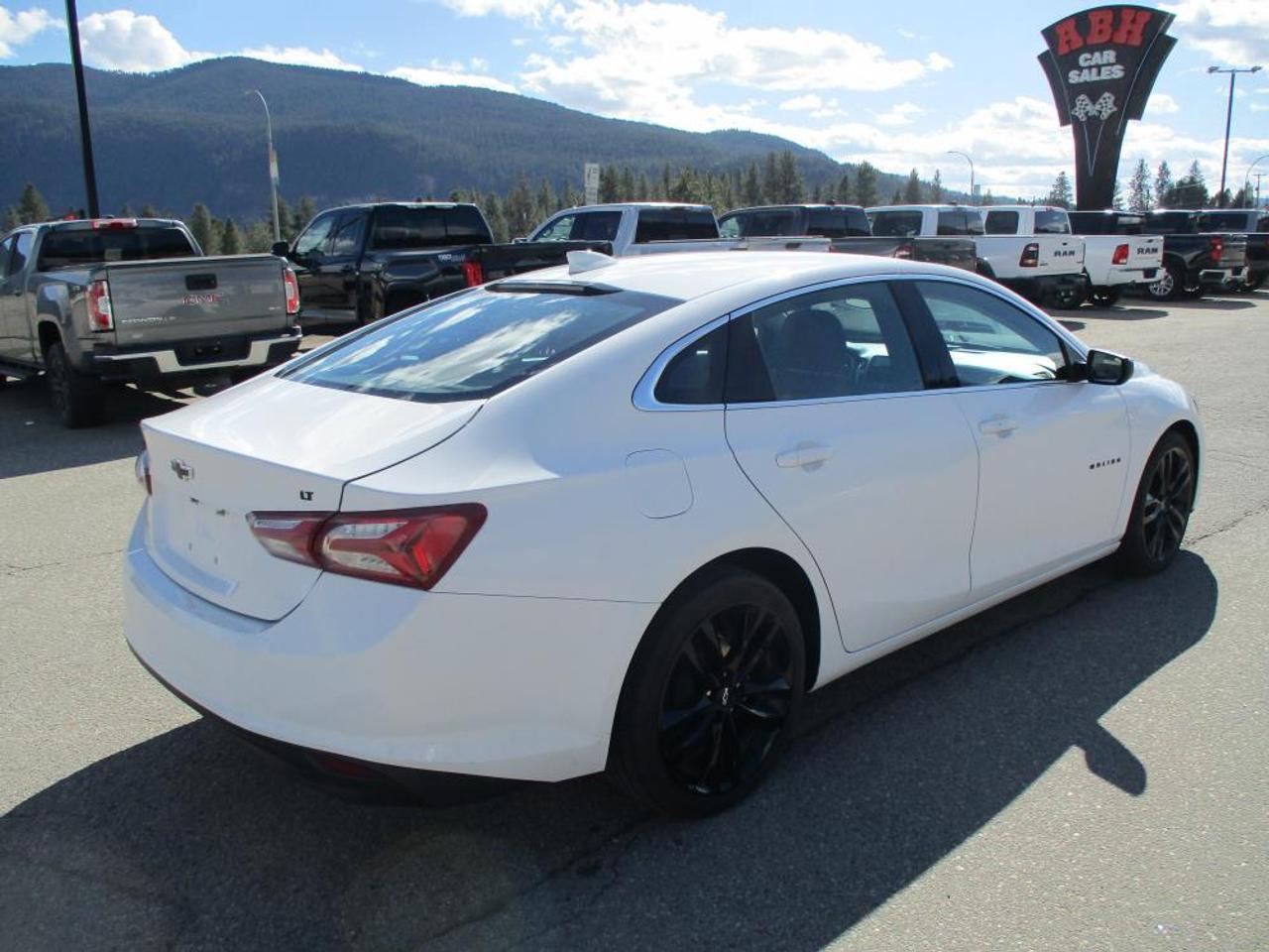 2022 Chevrolet Malibu LT Photo4