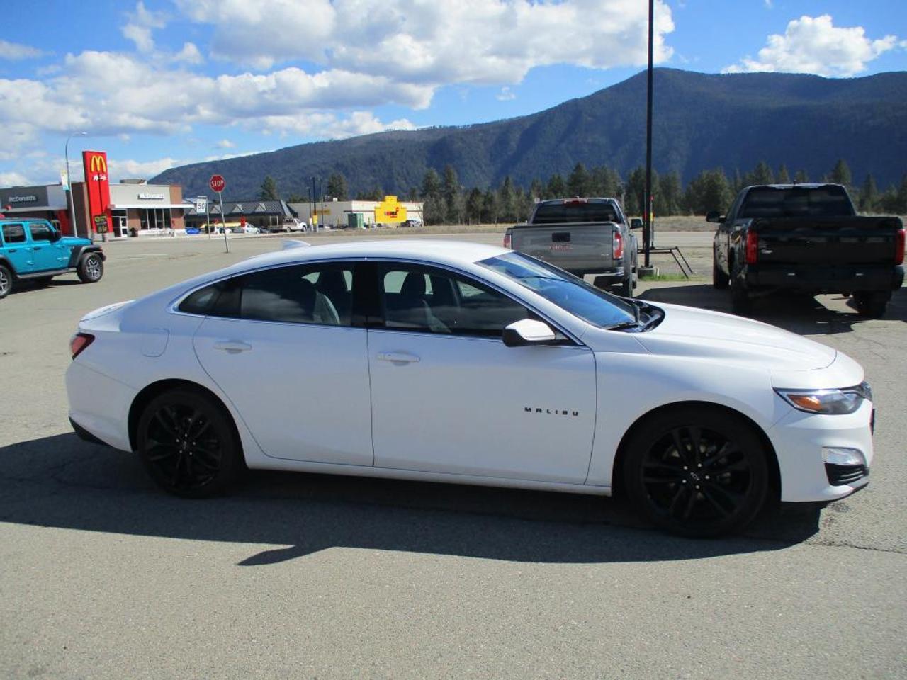 2022 Chevrolet Malibu LT - Photo #4