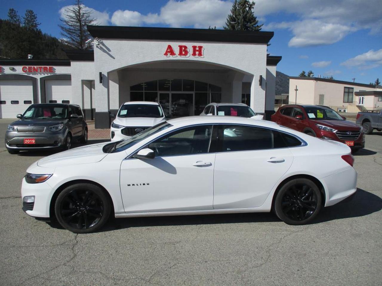 2022 Chevrolet Malibu LT Photo2