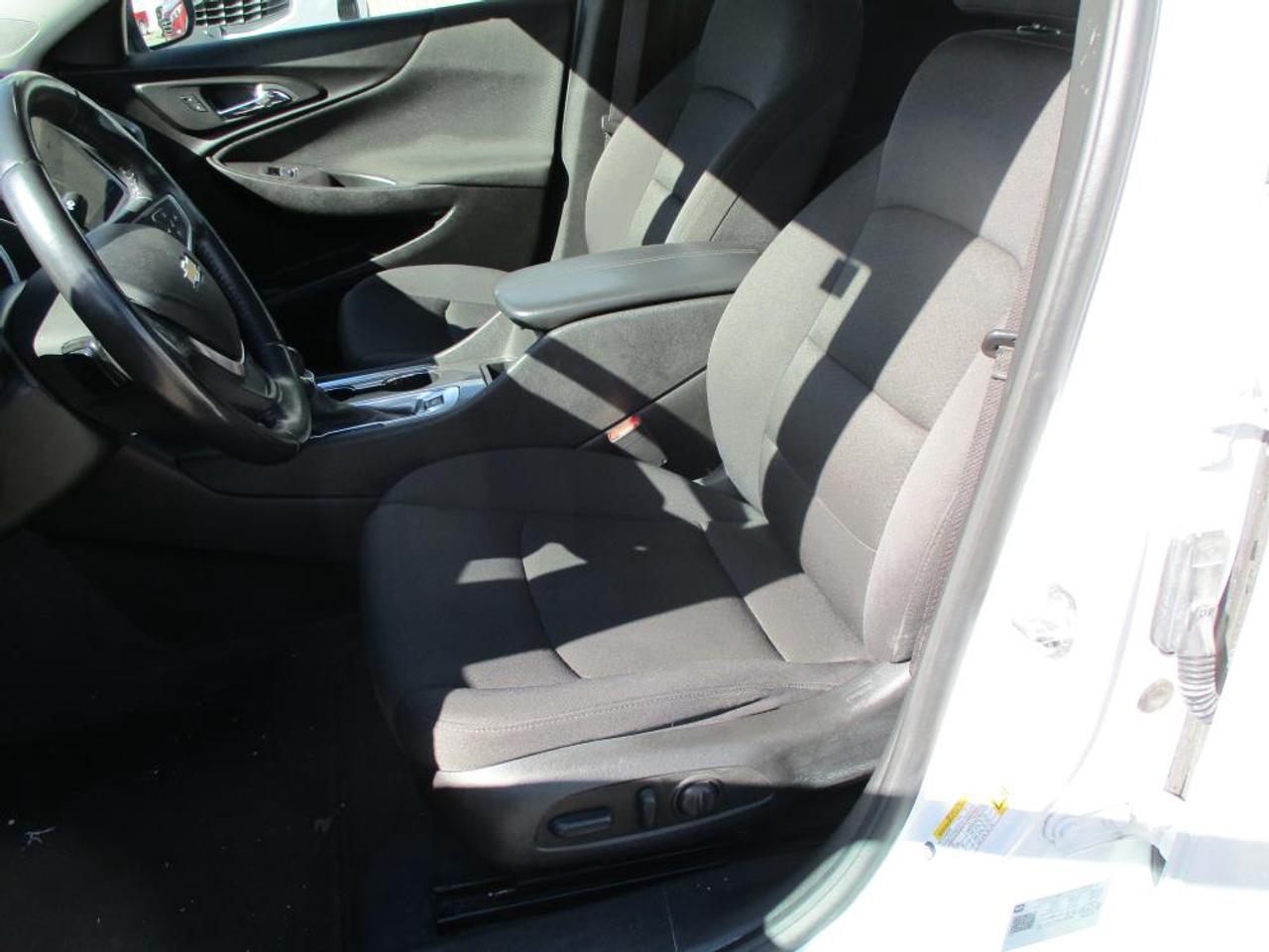 2022 Chevrolet Malibu LT - Photo #10