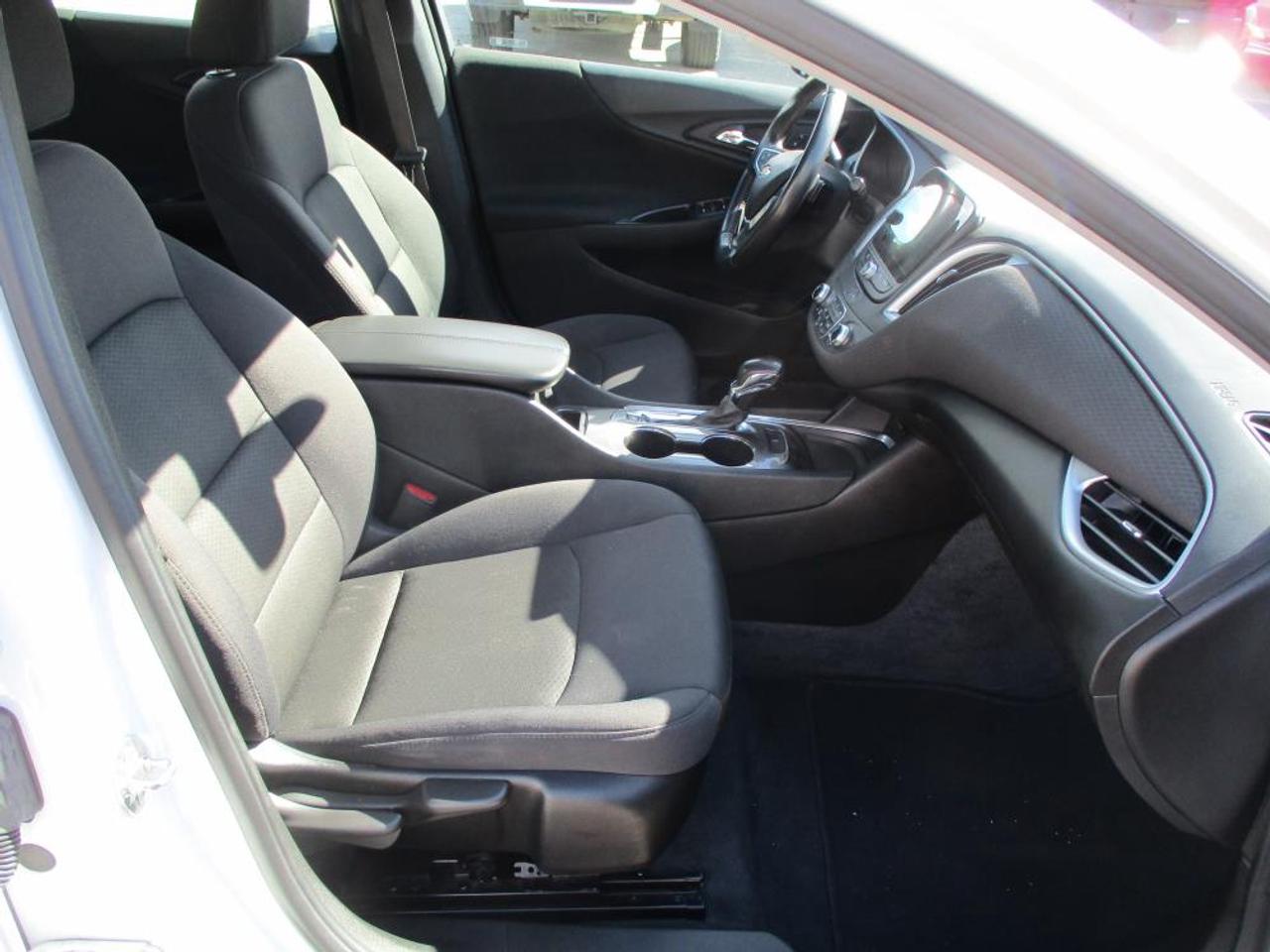 2022 Chevrolet Malibu LT - Photo #11