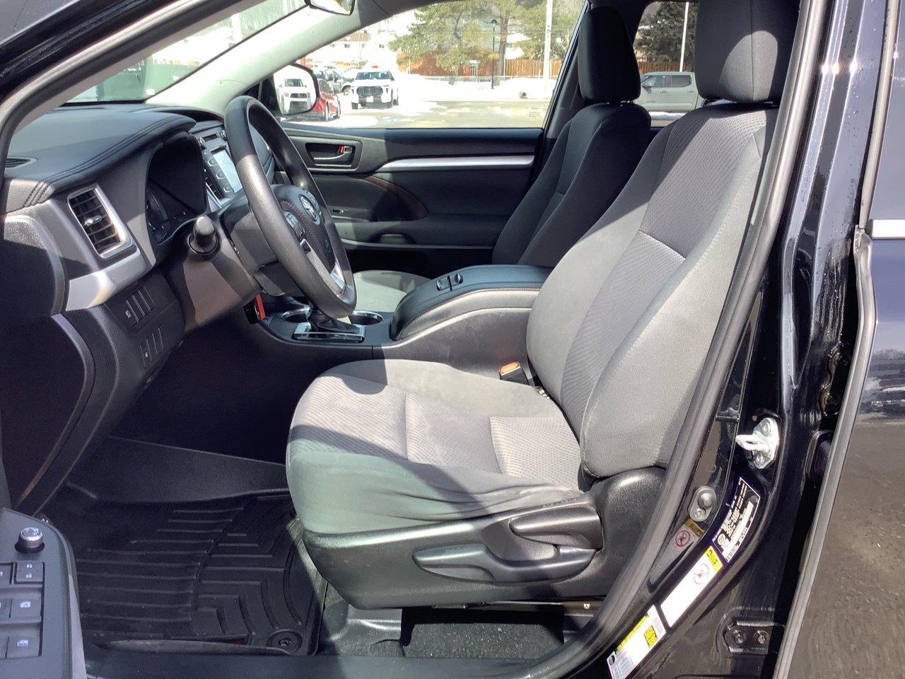 2019 Toyota Highlander LE Photo