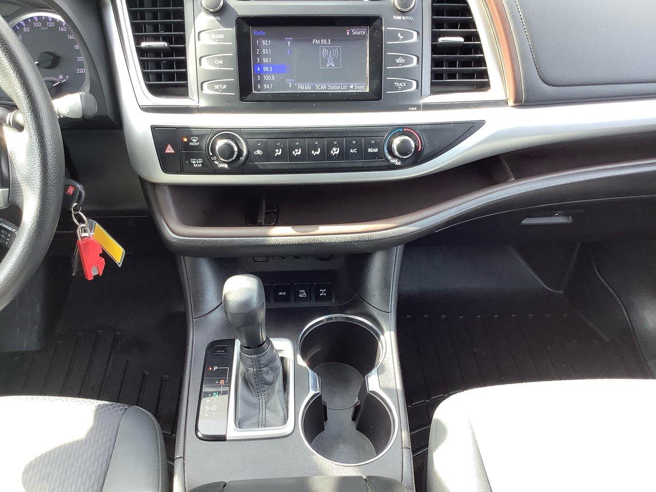 2019 Toyota Highlander LE Photo