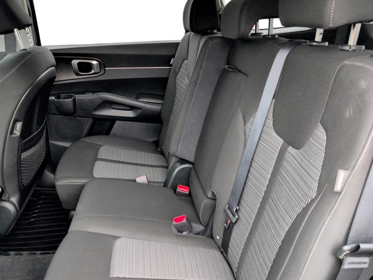 2025 Kia Sorento LX  **7-PASSENGER - APPLE CARPLAY** Photo