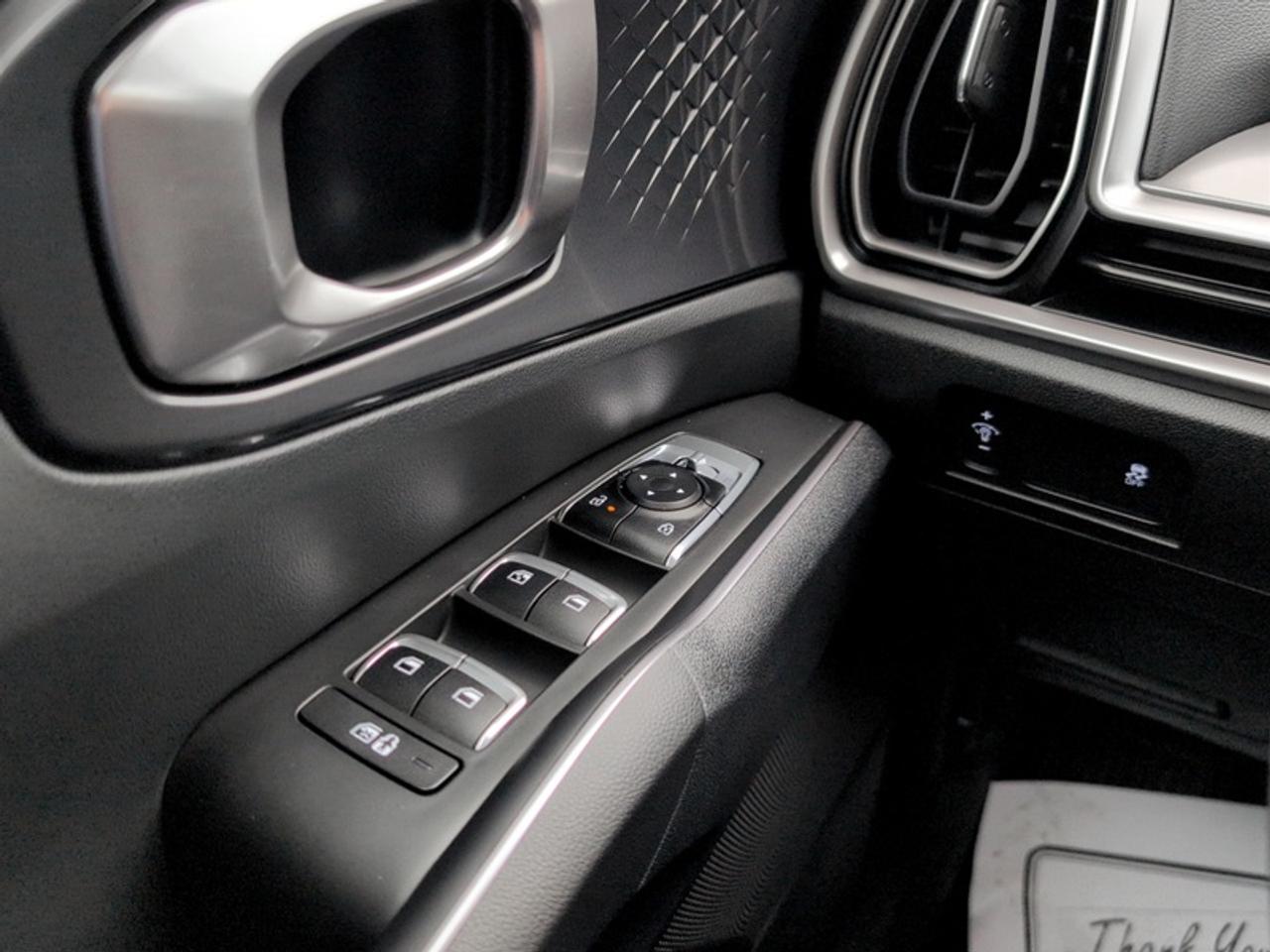 2025 Kia Sorento LX  **7-PASSENGER - APPLE CARPLAY** Photo