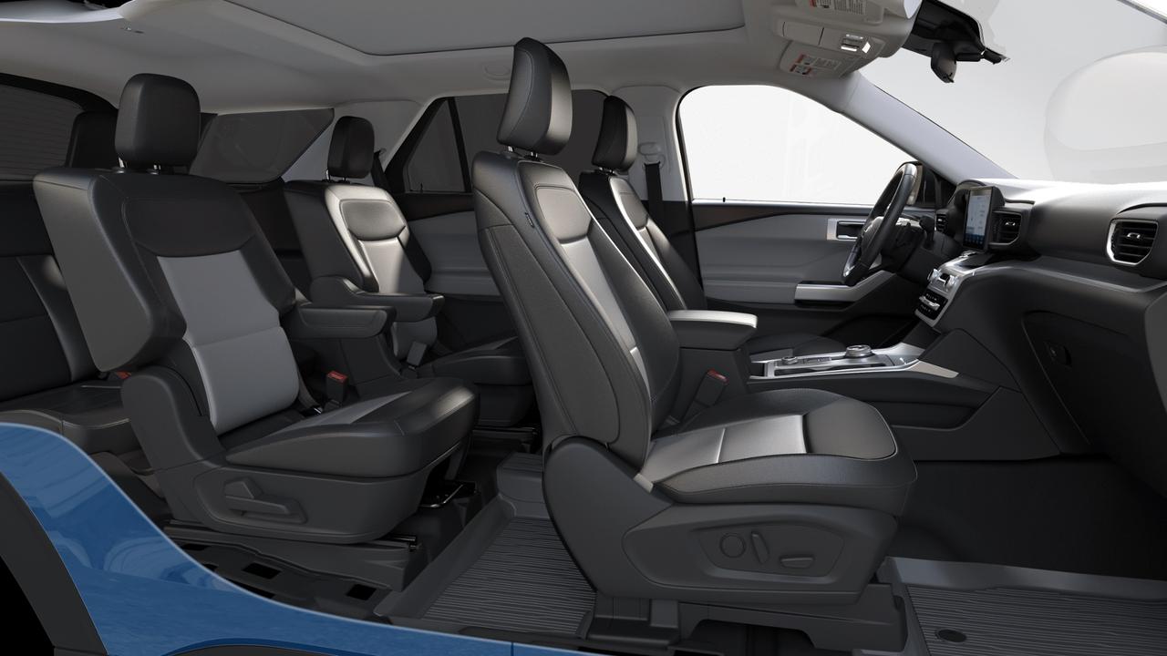 2023 Ford Explorer XLT Photo3