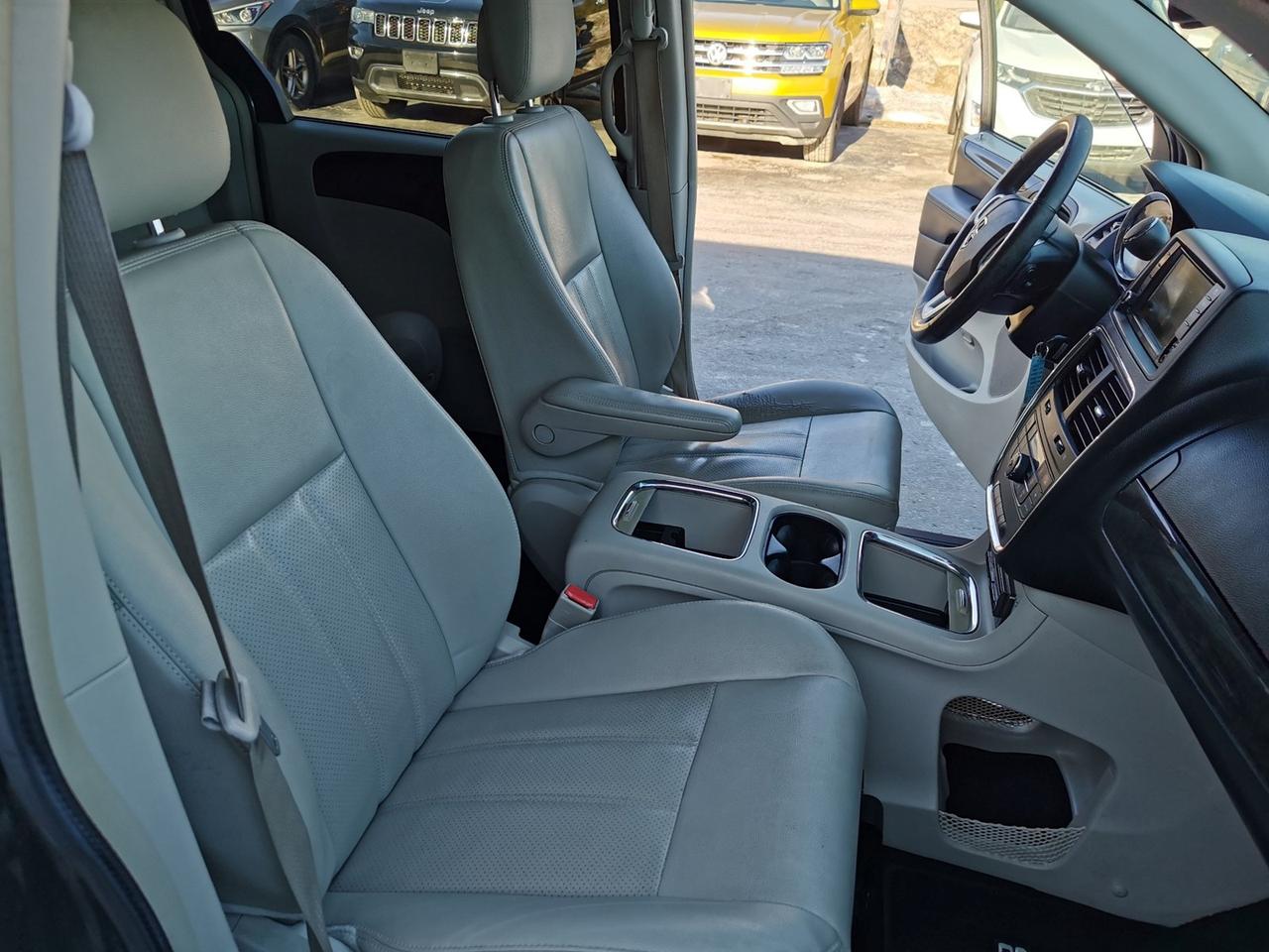 2017 Dodge Grand Caravan CREW LEATHER Photo
